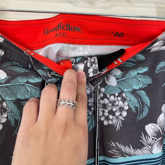 Goodfellow & Co Men’s Blue White Floral Striped Drawstring Bathing Suit - Picture 3 of 5